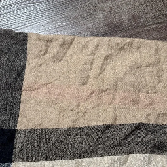 Burberry Check Cashmere silk scarf - Picture 8 of 10